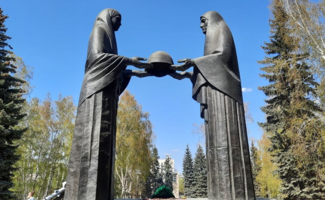 Памятник Скорбящим матерям // Фото: Ярослав Щербаков